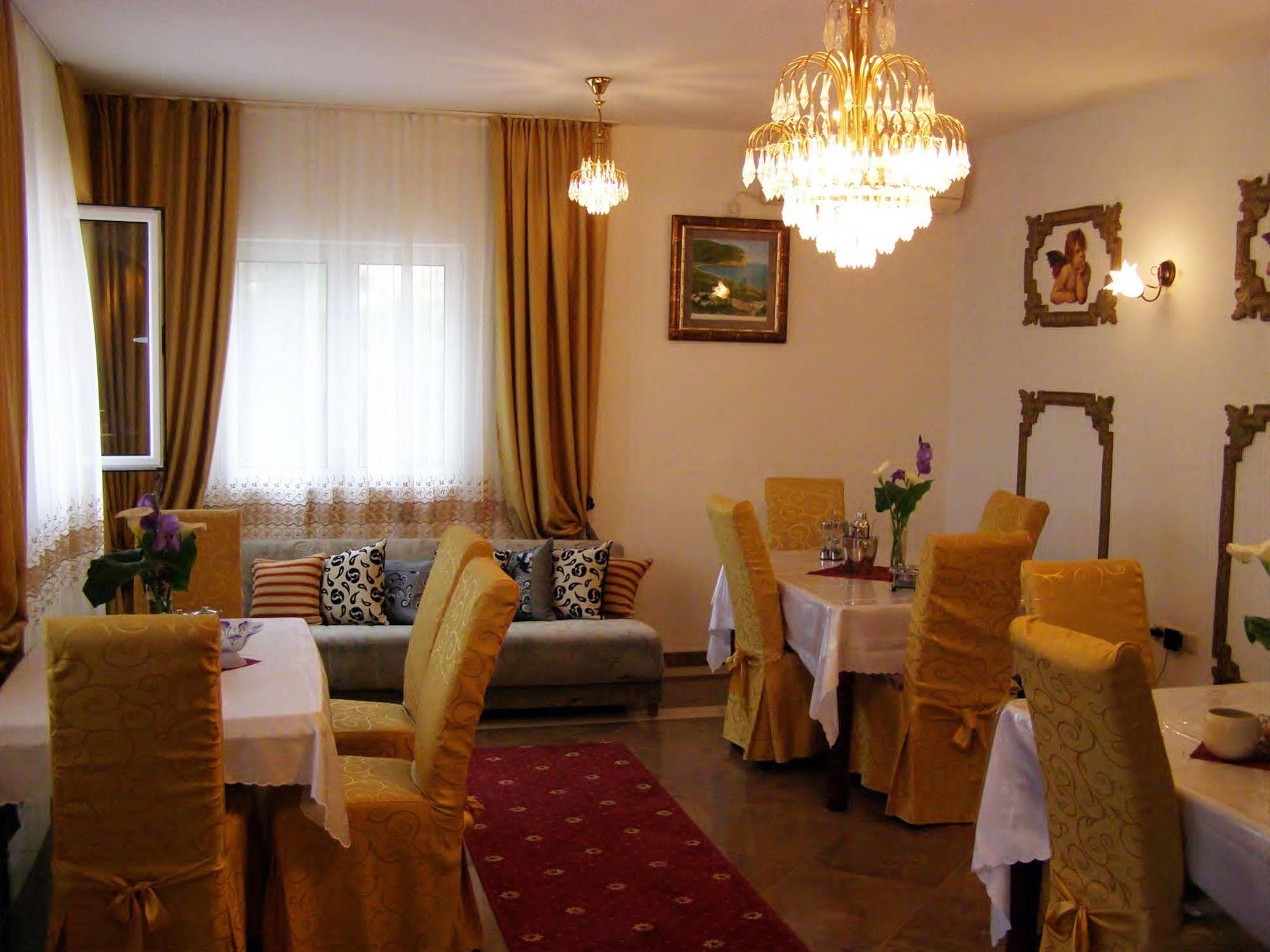 Hotel Wellness & Spa Angelo Gabriel Petrovac Εξωτερικό φωτογραφία