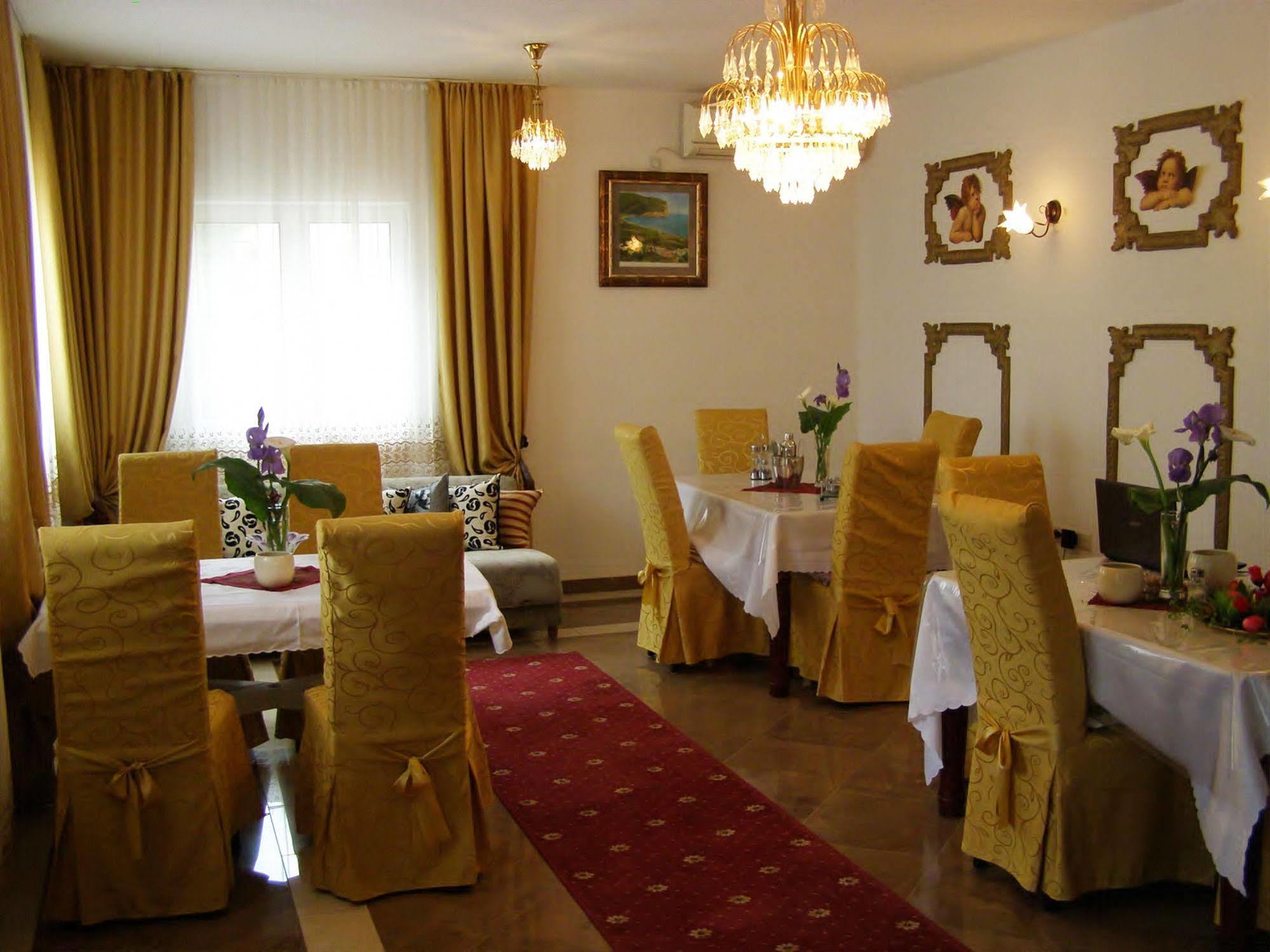 Hotel Wellness & Spa Angelo Gabriel Petrovac Εξωτερικό φωτογραφία